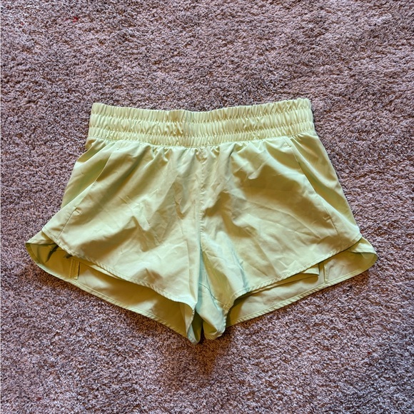 Avia Compression Workout Shorts in size Medium. Color: pistachio green - Picture 1 of 2
